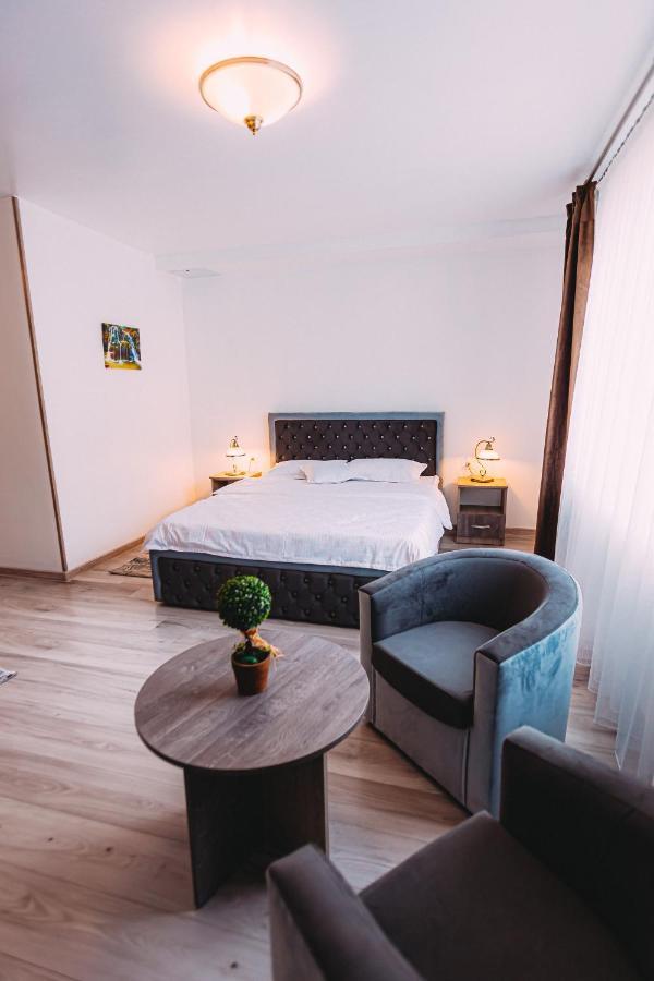 Motel Piatra Corbului Békás Kültér fotó